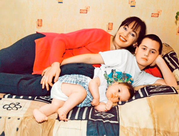 Лариса Гузеева с семьёй