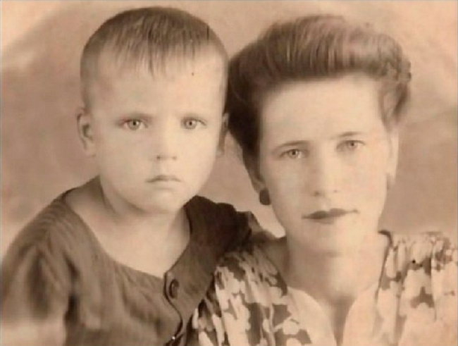 Валерий Приёмыхов с мамой