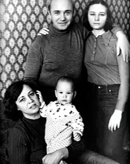 Леонид Куравлёв с женой, дочерью и сыном