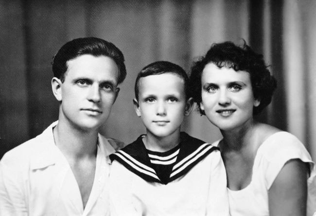 Николай Ерёменко с родителями
