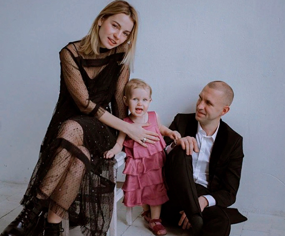 Иван Добронравов с семьёй
