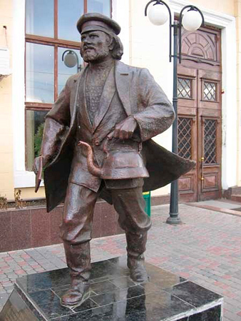 памятник Пуговкину