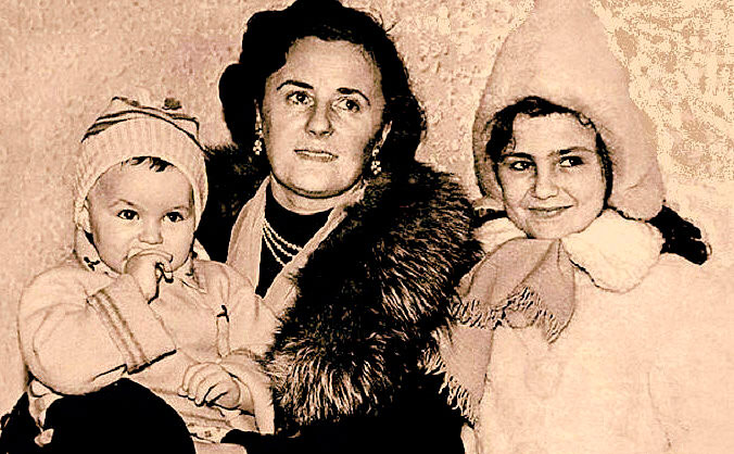 Марина Левицкая с детьми