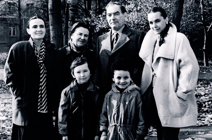 Пётр Глебов с семьёй