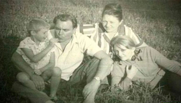 Евгений Матвеев с семьёй