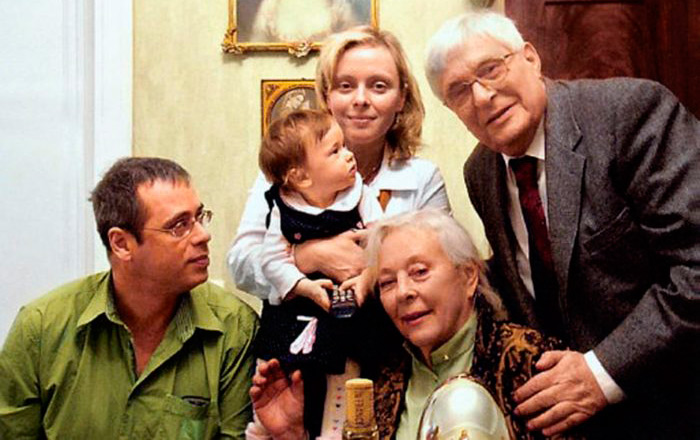 Олег Басилашвили с семьёй