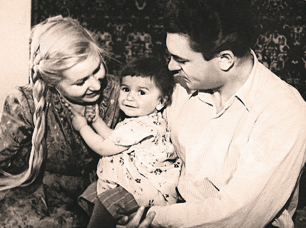 Инна Макарова с мужем и дочерью