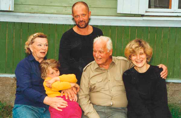 Андрей Ростоцкий с семьёй